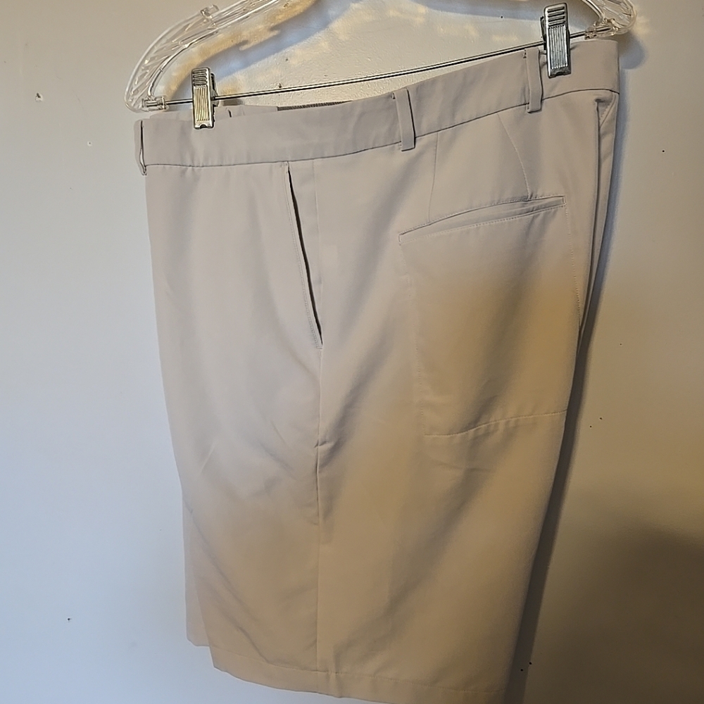 Nike Men's Beige Athletic Shorts Golf 38x10 Very Good Cond. - Picture 3 of 3